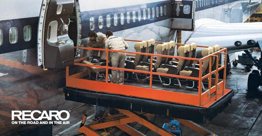 Anlieferung einiger RECARO Flugzeugsitze.